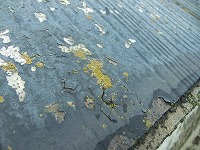 屋根　塗膜の剥離
